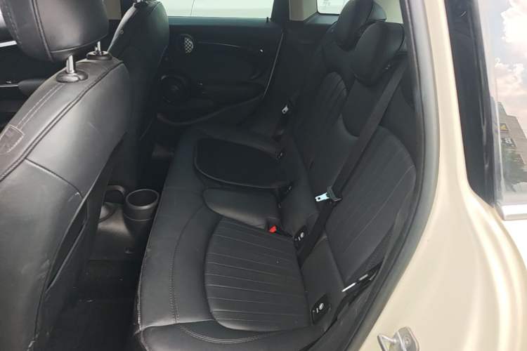 Used MINI 2019 2.0T COOPER S Artist Five-Door Edition Left Rear Seat