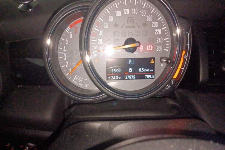 Used MINI 2019 1.5T COOPER Classic Edition Odometer Close Up