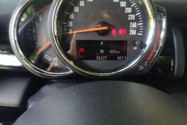 Used MINI 2019 1.5T COOPER Racing Driver Odometer Close Up