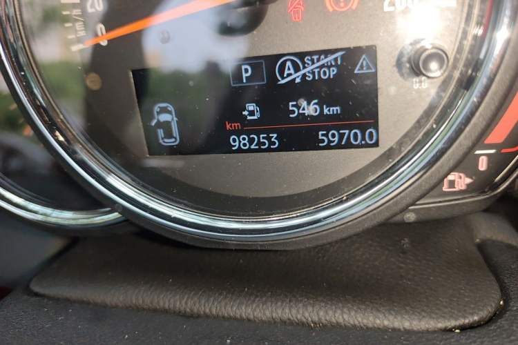 Used MINI 2019 1.5T COOPER Artist Odometer Close Up