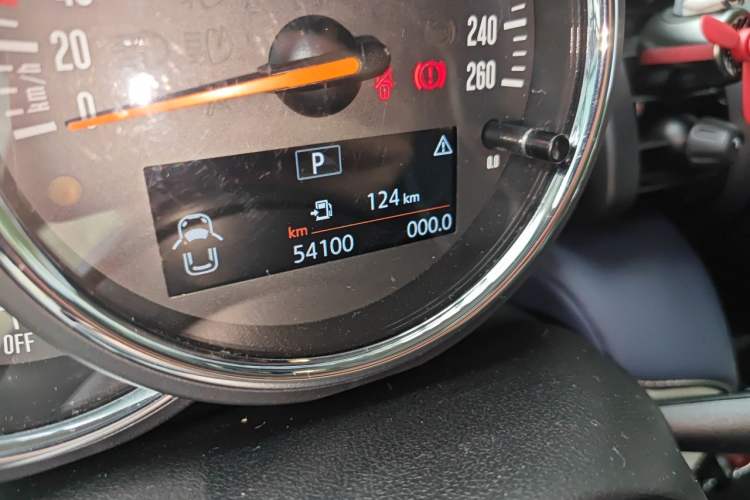 Used MINI 2019 2.0T COOPER S Classic Edition Five-Door Model Odometer Close Up