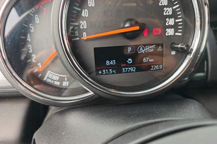 Used MINI 2019 2.0T COOPER S Artist Five-Door Edition Odometer Close Up