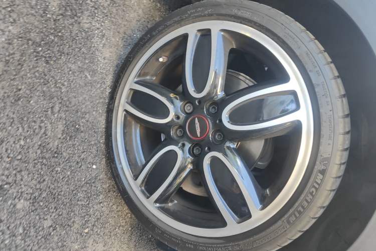 Used MINI 2019 2.0T COOPER S Racing Driver Right Front Wheel Hub