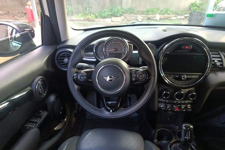 Used MINI 2019 1.5T COOPER Artist Five-Door Edition Steering Wheel