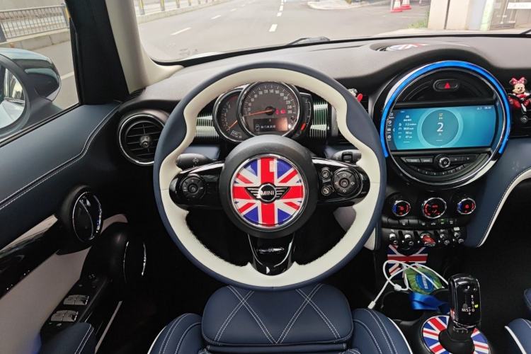 Used MINI 2019 2.0T COOPER S Classic Edition Five-Door Model Steering Wheel
