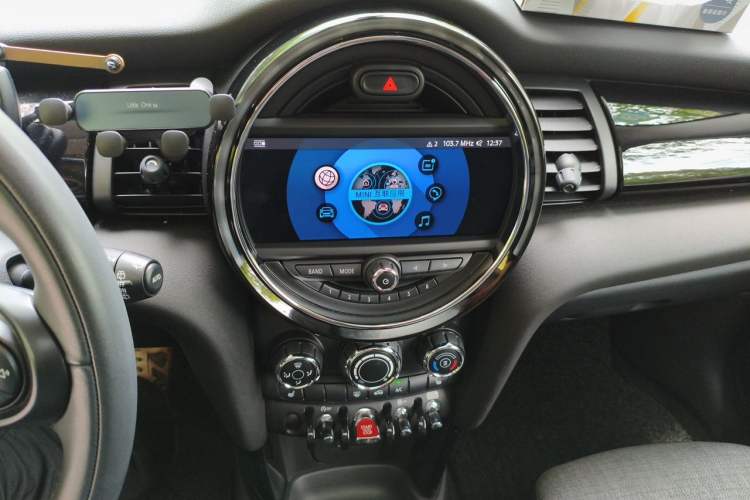 Used MINI 2019 1.5T COOPER Classic Edition Five-Door Version Audio And AC Panel