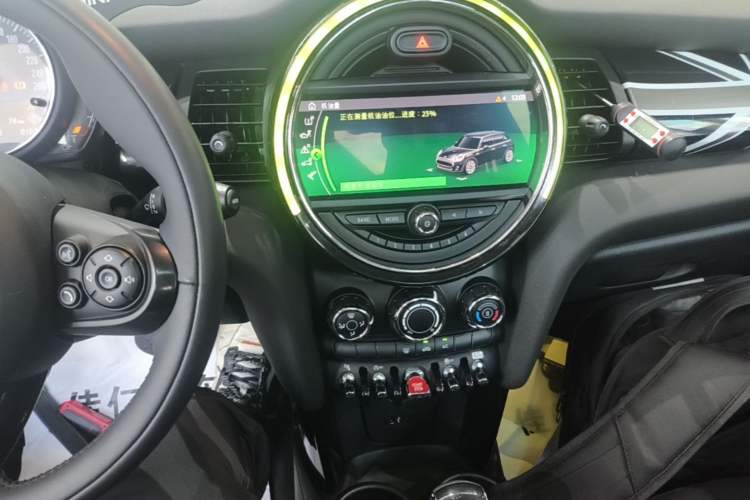 Used MINI 2019 1.5T COOPER Classic Edition Five-Door Version Audio And AC Panel