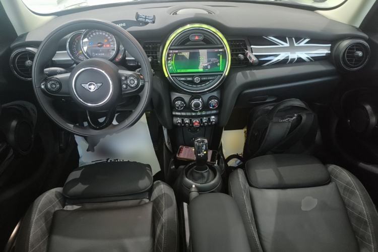 Used MINI 2019 1.5T COOPER Classic Edition Five-Door Version Center Console