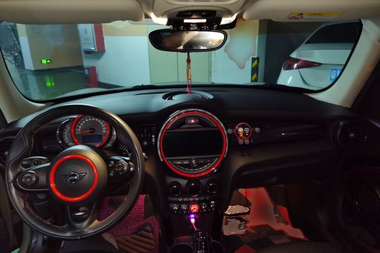 Used MINI 2019 2.0T COOPER S Classic Edition Five-Door Model Center Console