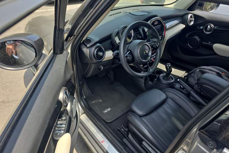 Used MINI 2019 2.0T COOPER S Artist Five-Door Edition Driver Seat