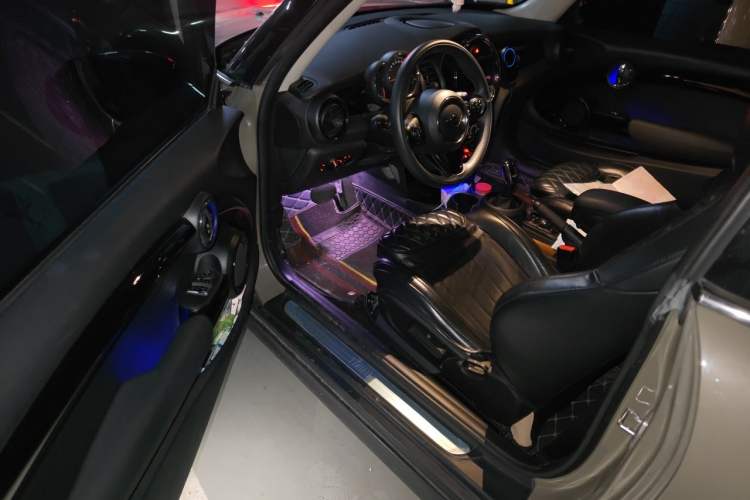 Used MINI 2019 1.5T COOPER Classic Edition Driver Seat