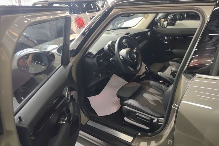 Used MINI 2019 1.5T COOPER Classic Edition Five-Door Version Driver Seat