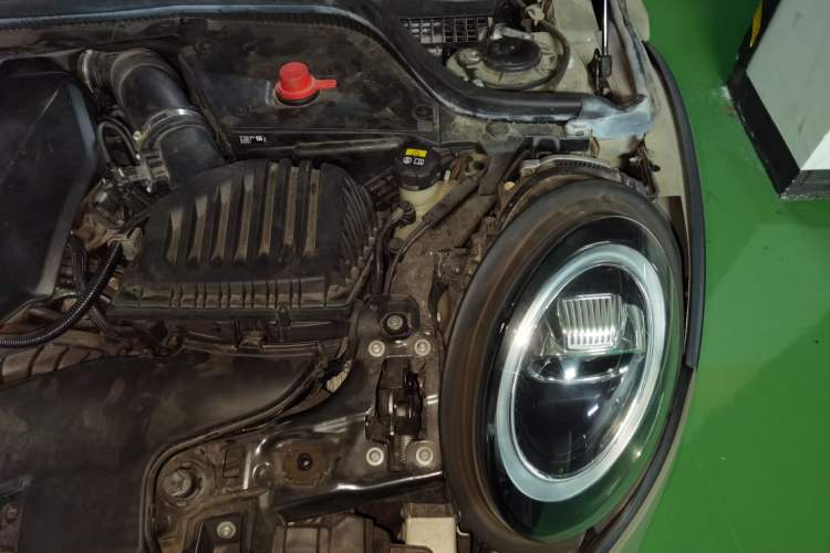 Used MINI 2019 2.0T COOPER S Classic Edition Five-Door Model Engine Bay Left