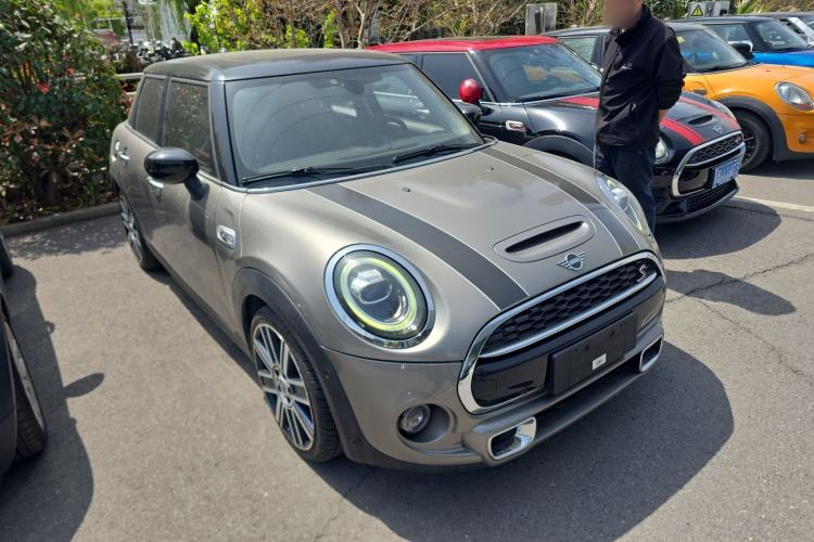 Used MINI 2019 2.0T COOPER S Artist Five-Door Edition Front Right 45 Deg
