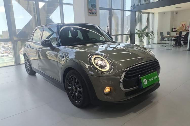 Used MINI 2019 1.5T COOPER Classic Edition Five-Door Version Front Right 45 Deg