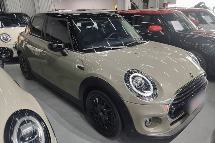 Used MINI 2019 1.5T COOPER Classic Edition Five-Door Version Front Right 45 Deg