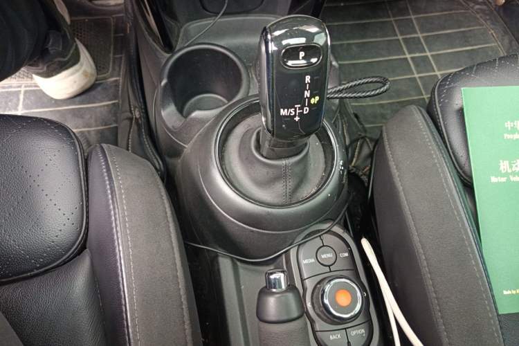 Used MINI 2019 1.5T COOPER Artist Gear Lever