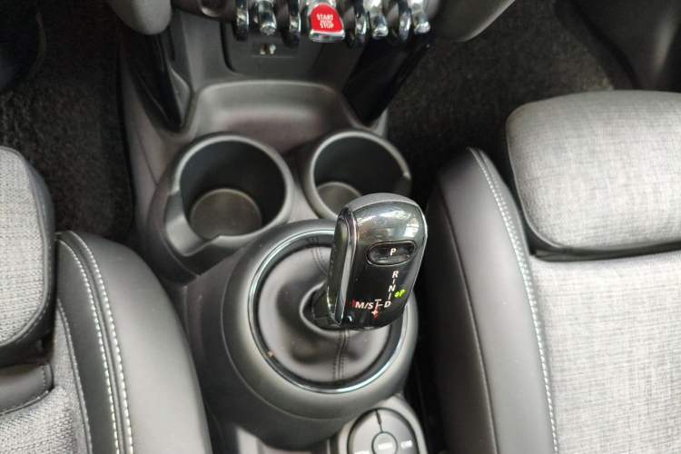 Used MINI 2019 1.5T COOPER Classic Edition Five-Door Version Gear Lever