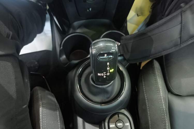 Used MINI 2019 1.5T COOPER Classic Edition Five-Door Version Gear Lever