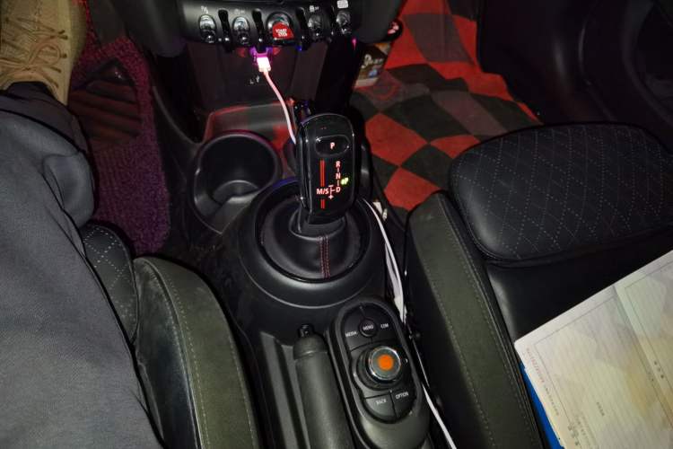Used MINI 2019 2.0T COOPER S Classic Edition Five-Door Model Gear Lever