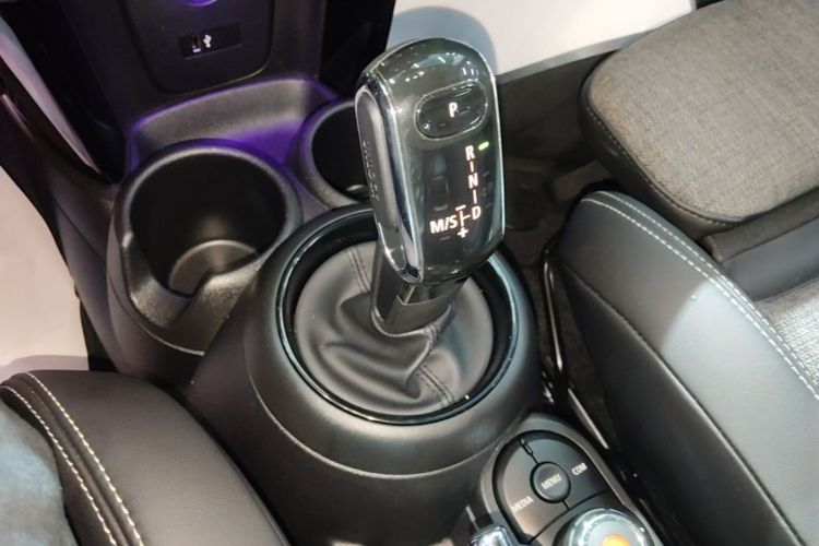 Used MINI 2019 1.5T COOPER Classic Edition Five-Door Version Gear Lever