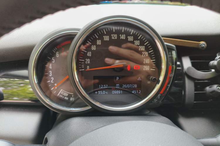 Used MINI 2019 1.5T COOPER Classic Edition Five-Door Version Instrument Cluster