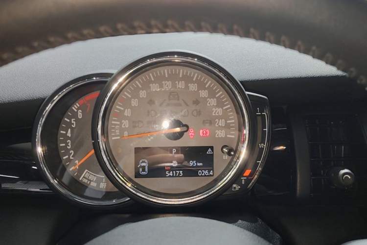 Used MINI 2019 1.5T COOPER Classic Edition Five-Door Version Instrument Cluster