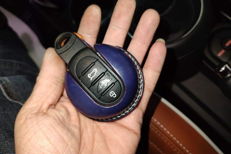 Used MINI 2019 1.5T COOPER Artist Interior 1