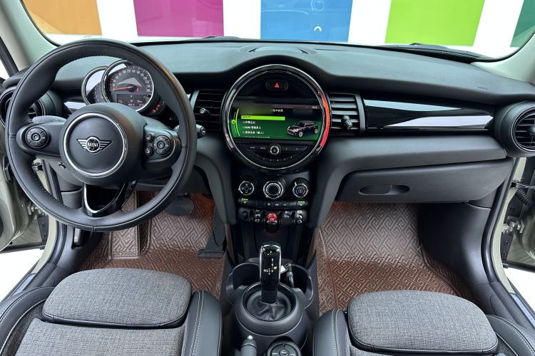 Used MINI 2019 1.5T COOPER Classic Edition Five-Door Version Interior 1
