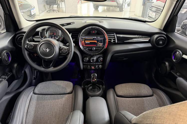 Used MINI 2019 1.5T COOPER Classic Edition Five-Door Version Interior 1