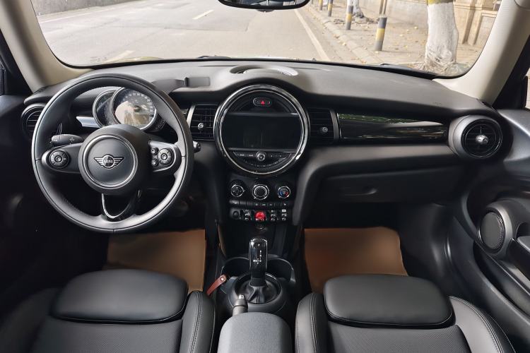Used MINI 2019 1.5T COOPER Classic Edition Interior 2