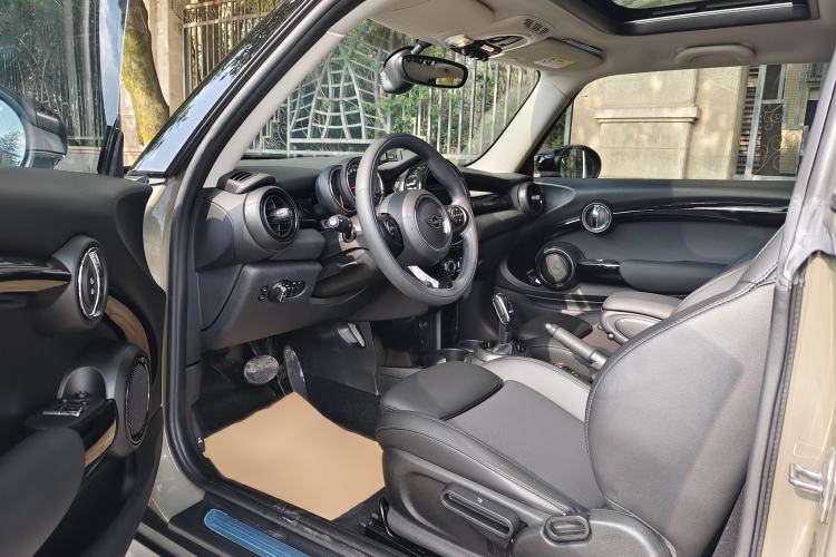 Used MINI 2019 1.5T COOPER Classic Edition Interior 3