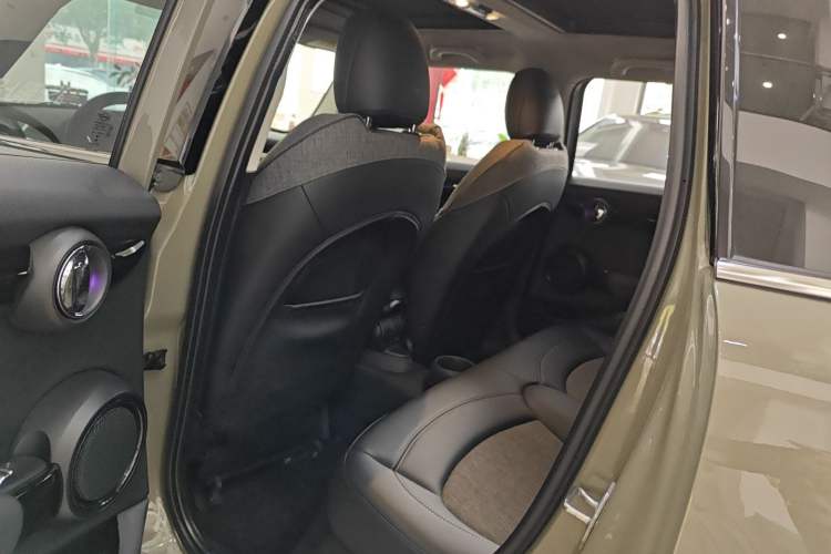 Used MINI 2019 1.5T COOPER Classic Edition Five-Door Version Interior 4