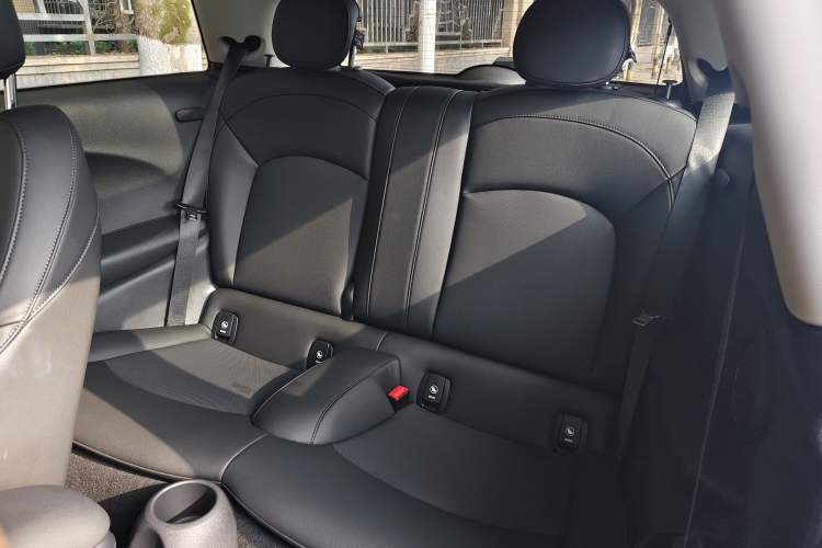 Used MINI 2019 1.5T COOPER Classic Edition Interior 4