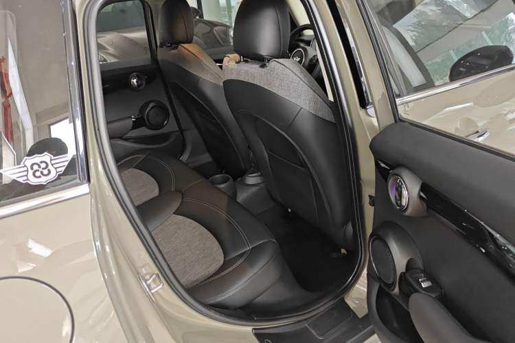 Used MINI 2019 1.5T COOPER Classic Edition Five-Door Version Interior 7