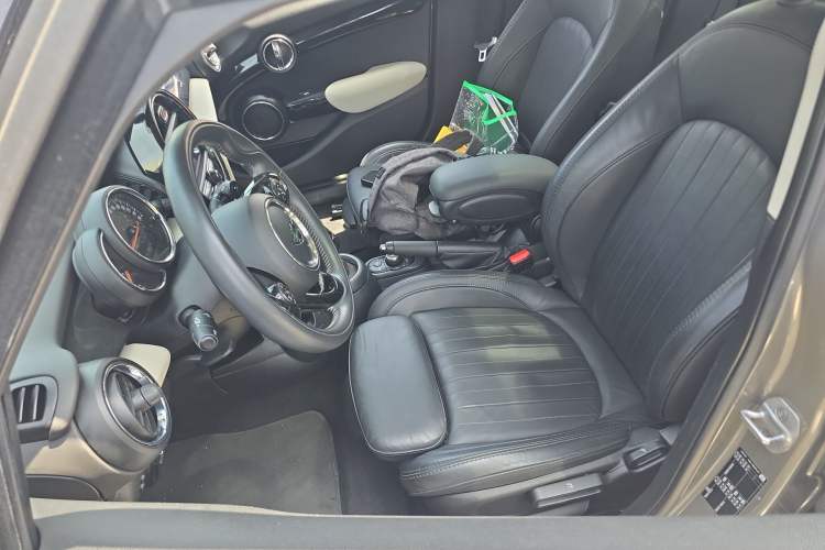 Used MINI 2019 2.0T COOPER S Artist Five-Door Edition Left Front Seat