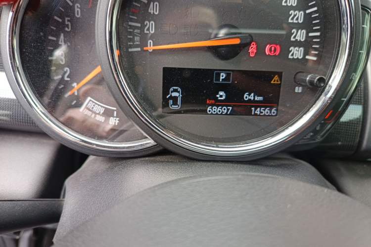 Used MINI 2019 1.5T COOPER Artist Odometer Close Up