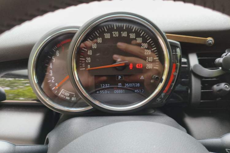 Used MINI 2019 1.5T COOPER Classic Edition Five-Door Version Odometer Close Up