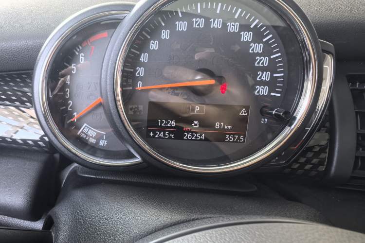 Used MINI 2019 2.0T COOPER S Classic Edition Five-Door Model Odometer Close Up