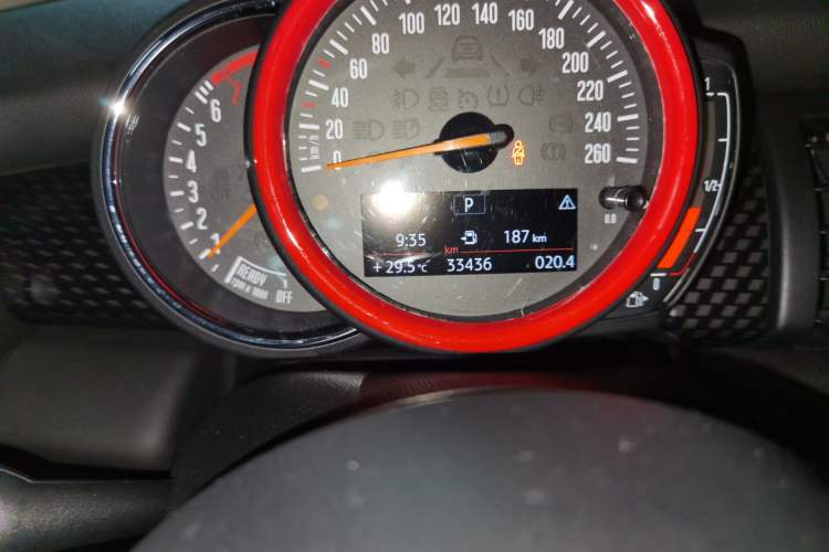 Used MINI 2019 2.0T COOPER S Classic Edition Five-Door Model Odometer Close Up