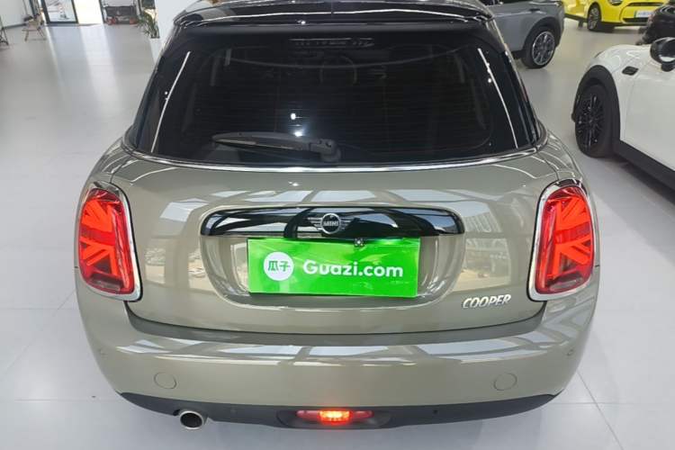 Used MINI 2019 1.5T COOPER Classic Edition Five-Door Version Rear