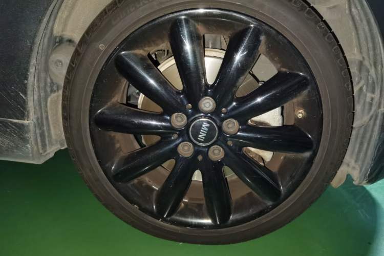 Used MINI 2019 2.0T COOPER S Classic Edition Five-Door Model Right Front Wheel Hub