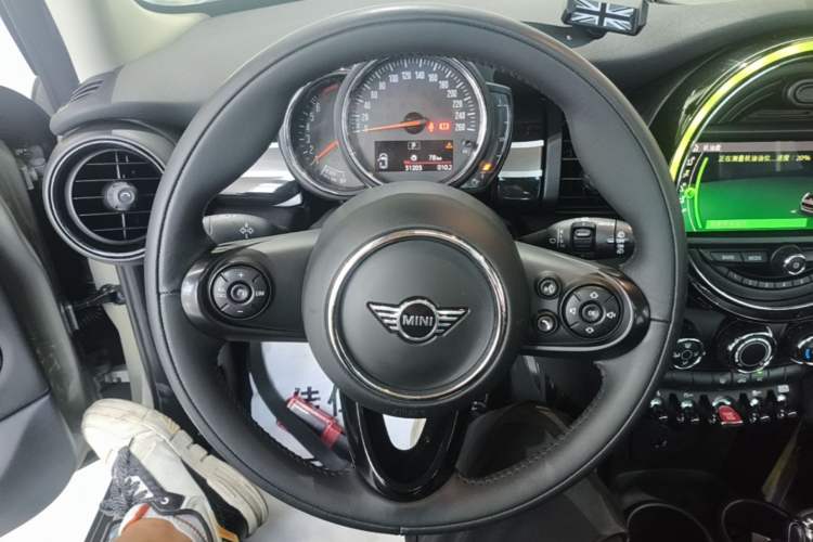 Used MINI 2019 1.5T COOPER Classic Edition Five-Door Version Steering Wheel