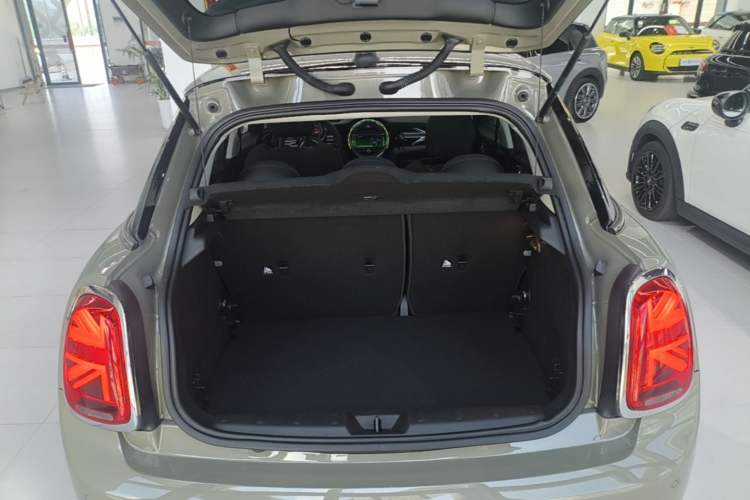 Used MINI 2019 1.5T COOPER Classic Edition Five-Door Version Trunk