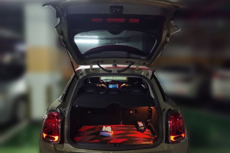 Used MINI 2019 2.0T COOPER S Classic Edition Five-Door Model Trunk
