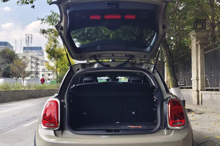 Used MINI 2019 1.5T COOPER Classic Edition Trunk
