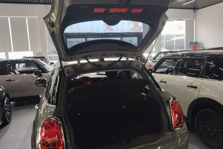 Used MINI 2019 1.5T COOPER Classic Edition Five-Door Version Trunk