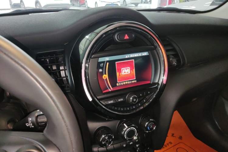 Used MINI 2019 1.5T ONE Five-Door Edition Audio And AC Panel