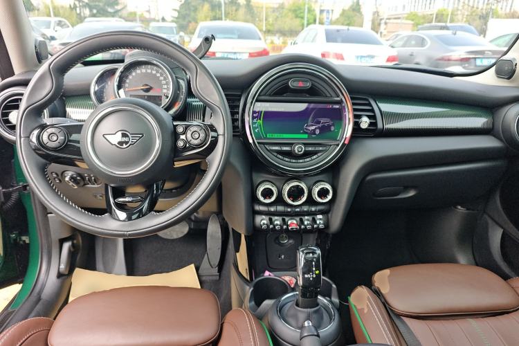 Used MINI 2019 1.5T COOPER Artist Five-Door Edition Center Console