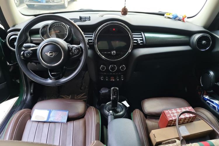 Used MINI 2019 1.5T COOPER 60th Anniversary Edition Five-Door Version Center Console